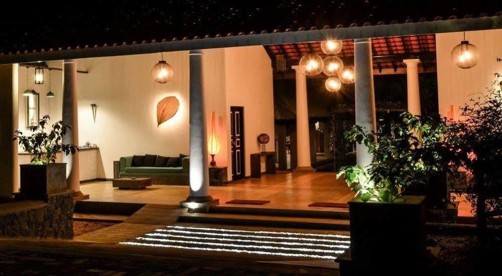 Rangiri Dambulla Resort Bagian luar foto